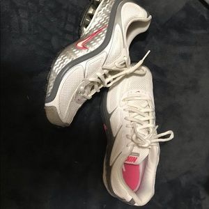 Size 7 Nike REAX